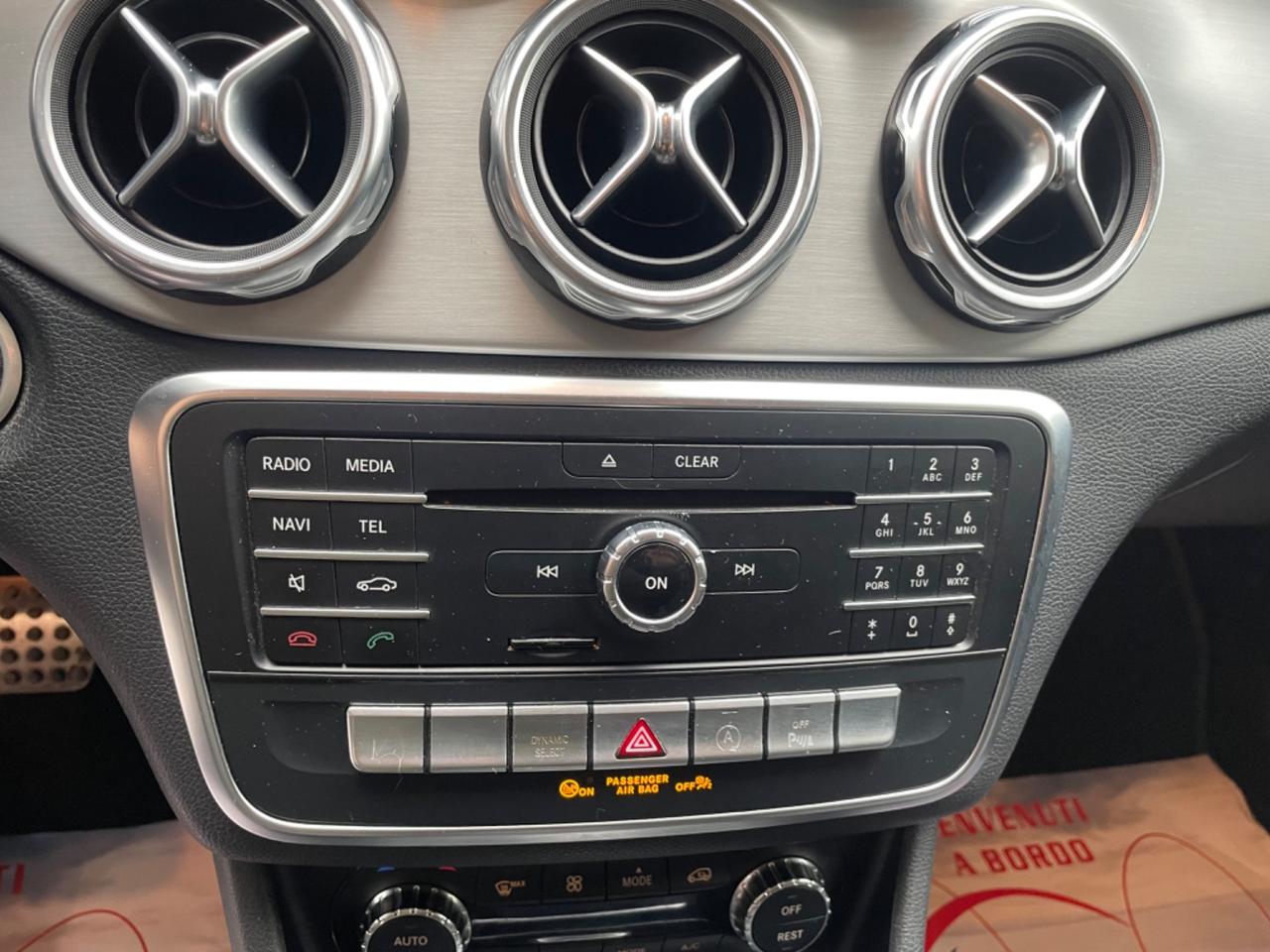 Mercedes-benz GLA 200 d 136CV AUT. PREMIUM AMG NIGHT PACKET TETTO LED NAVY 19