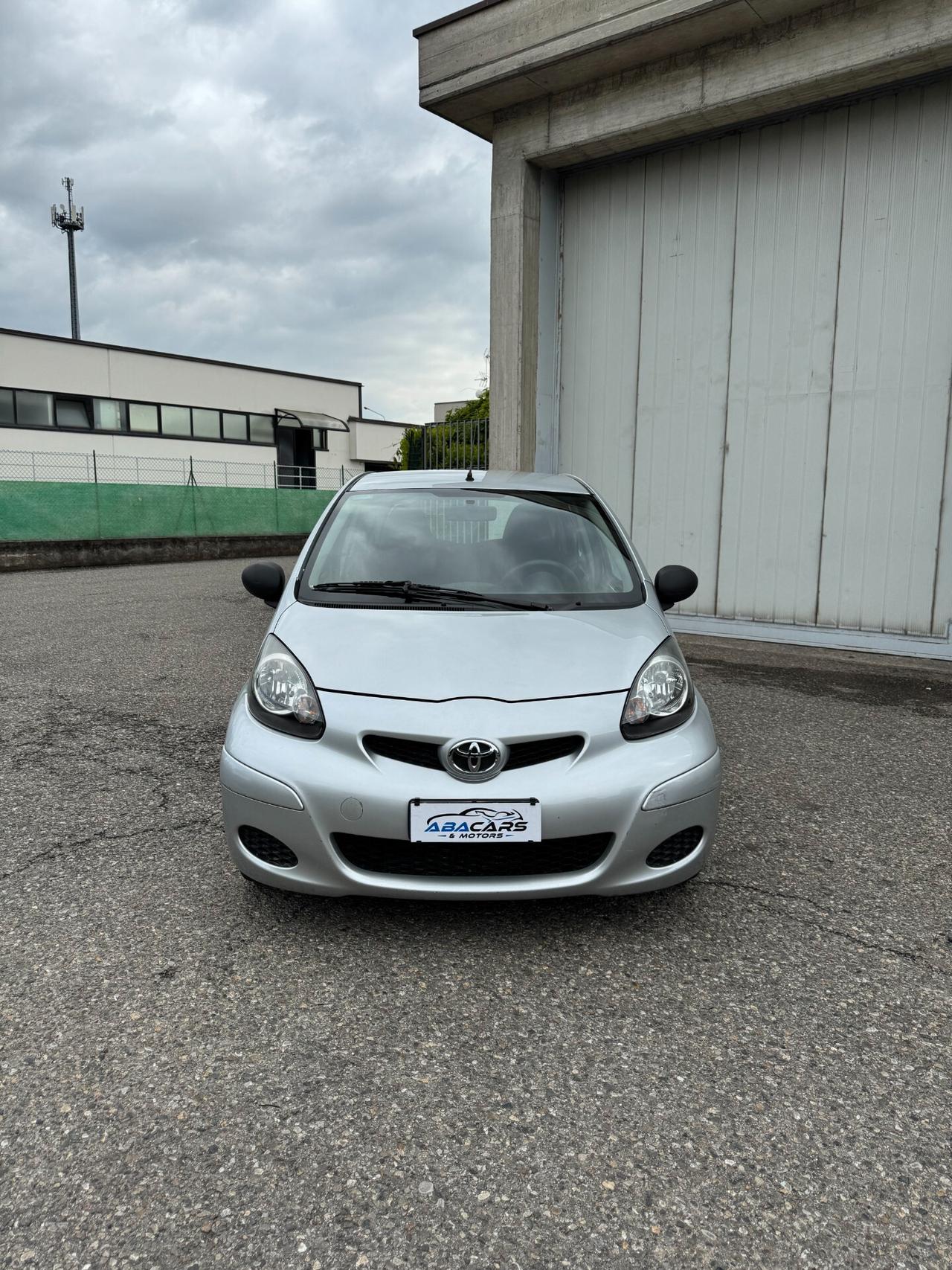 Toyota Aygo 1.0 50kW Benz 5p *SOLO 40.000 km UNICO*