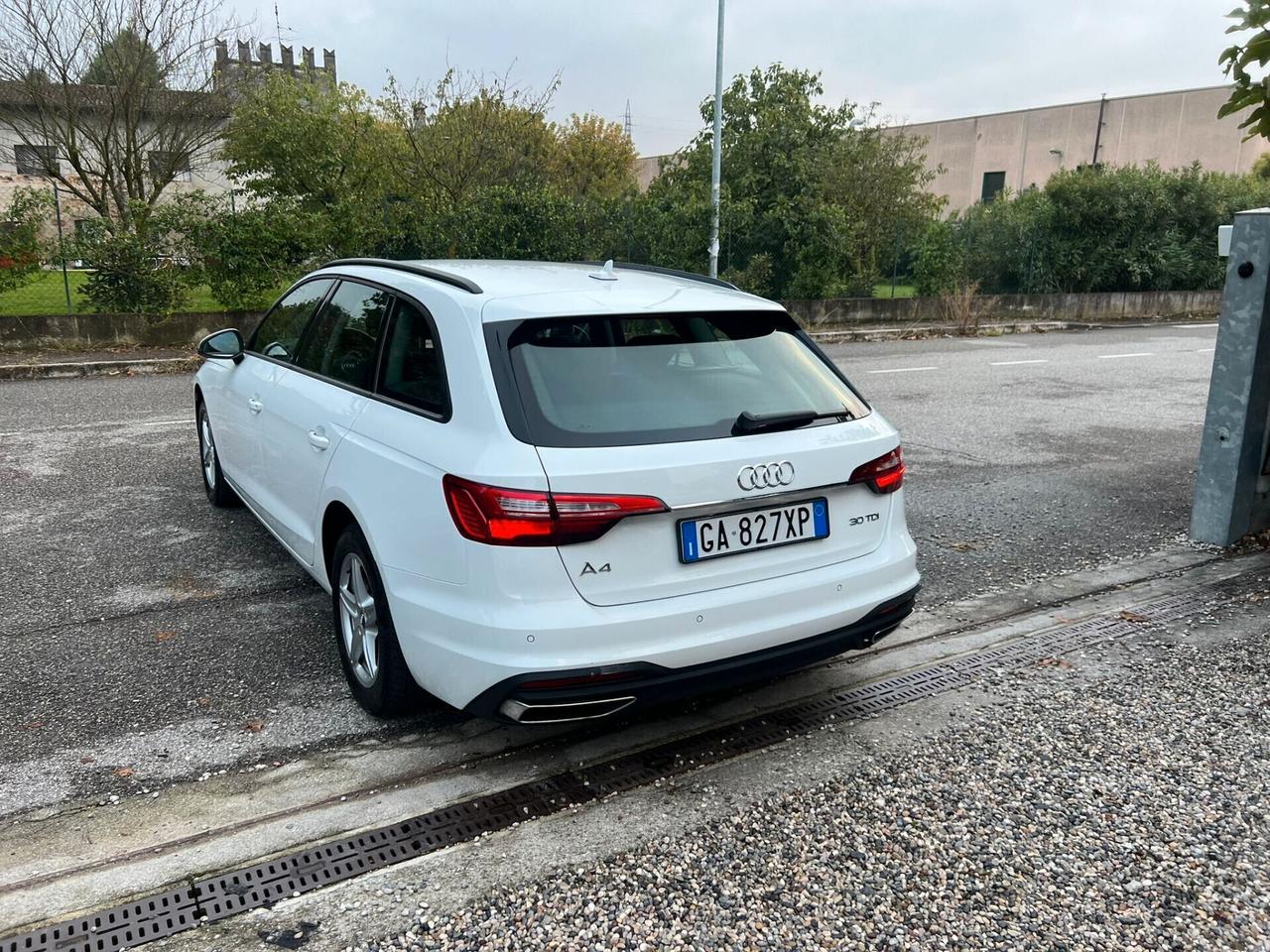 Audi A4 Avant 30 TDI/136 CV S tronic hybrid diesel