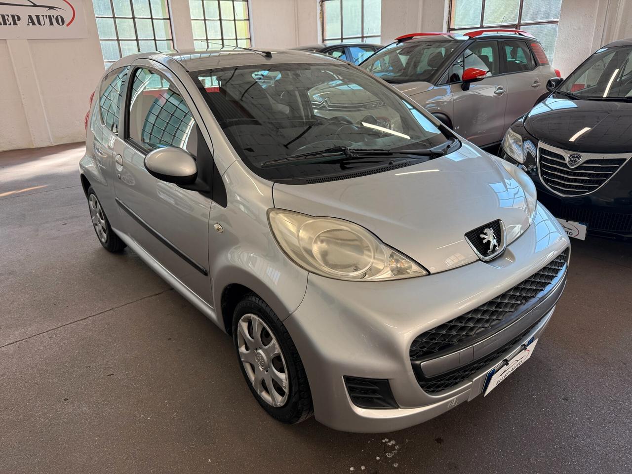 Peugeot 107 1.0 68CV 3p. AUTOMATICA - 1 PROPRIETARIO