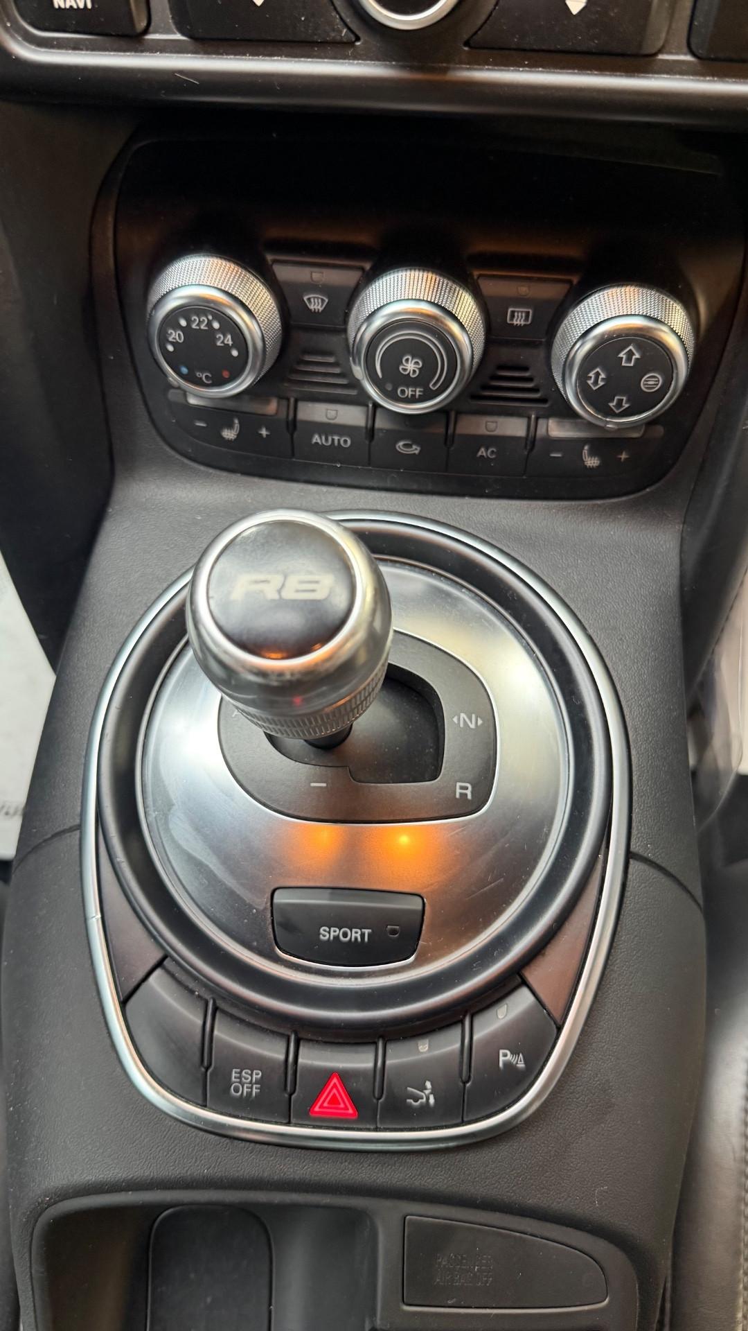 Audi R8 4.2 V8 FSI quattro R tronic