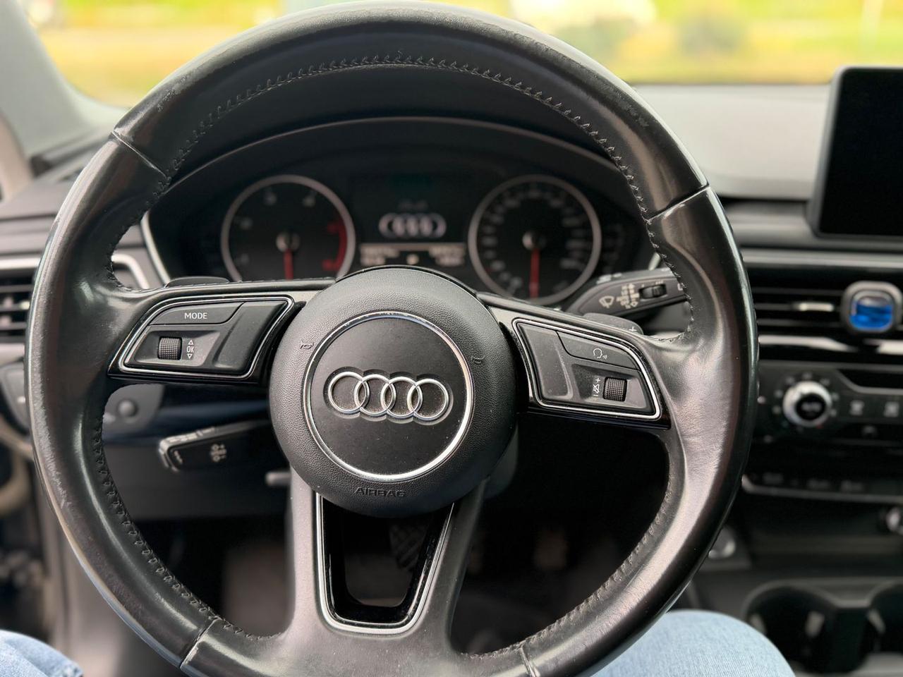 Audi A4 Business Sport 2.0 35 TDI #10742