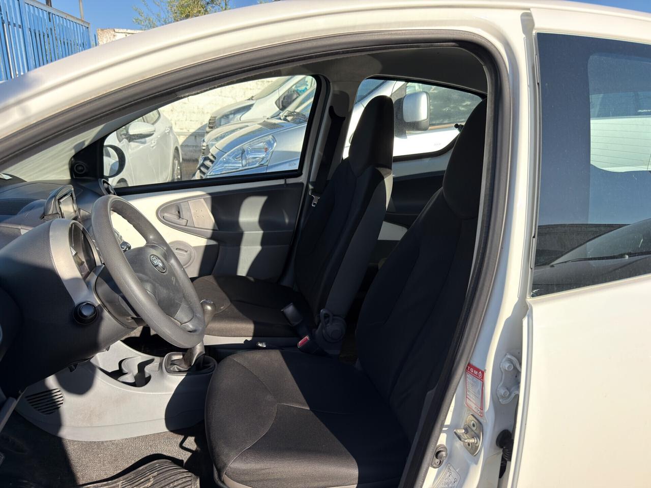 Toyota Aygo 1.0 5 porte Now Connect “NAVI”
