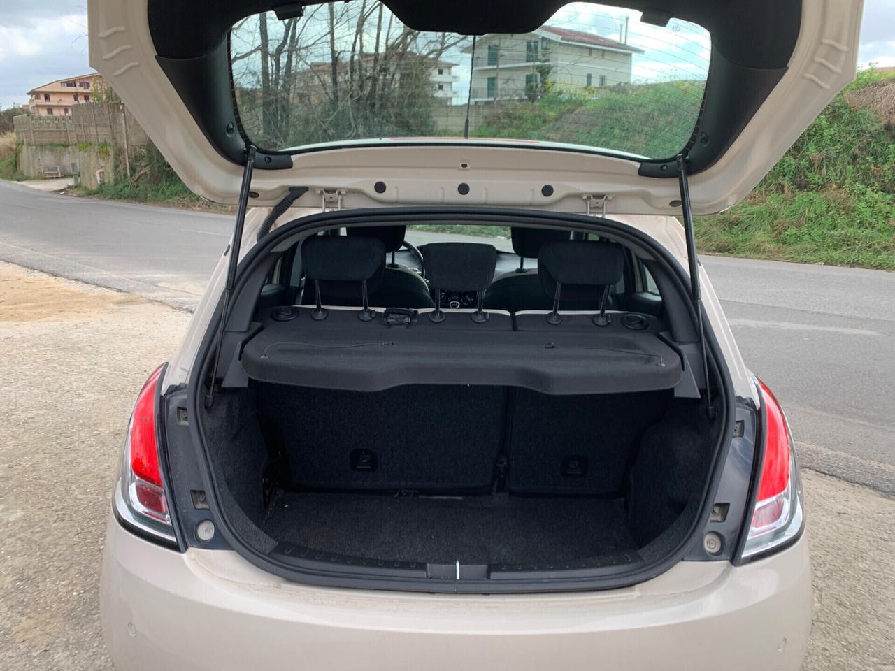 Lancia Ypsilon 1.2 69 CV 5 porte Gold