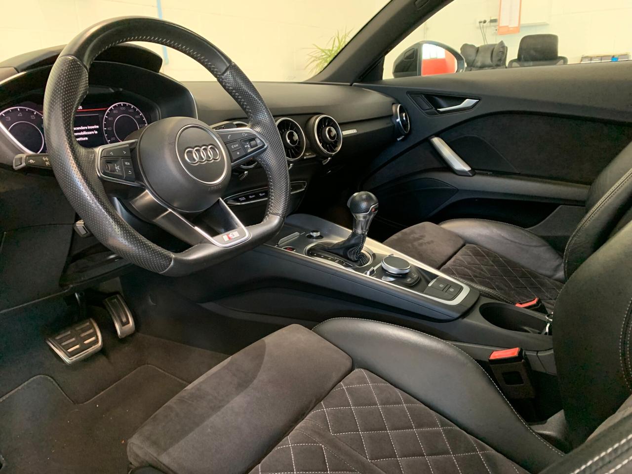 Audi TT Coupé 40 TFSI S tronic S-LINE
