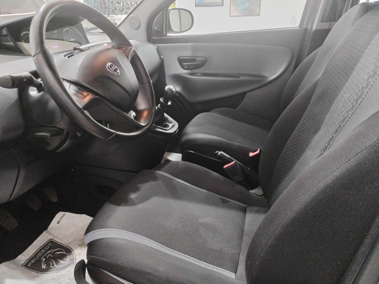 Lancia Ypsilon 1.2 69 CV 5 porte Silver