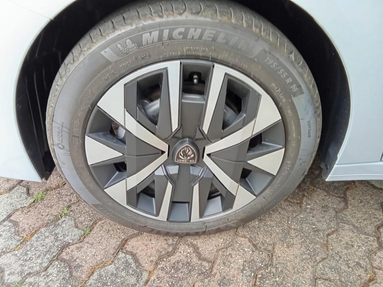 Peugeot 208 Business Turbo 100cv