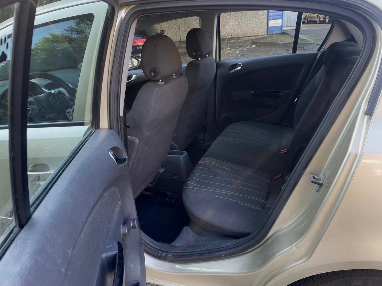 Opel Corsa 1.2 5 porte Cosmo per Neopatentati
