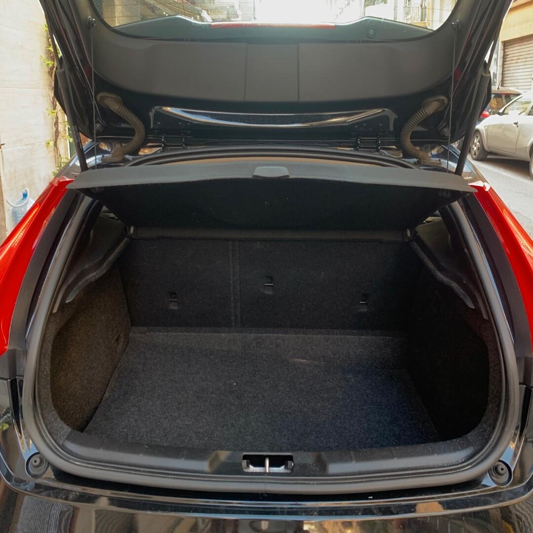 Volvo V40 D2 Geartronic R-design Momentum