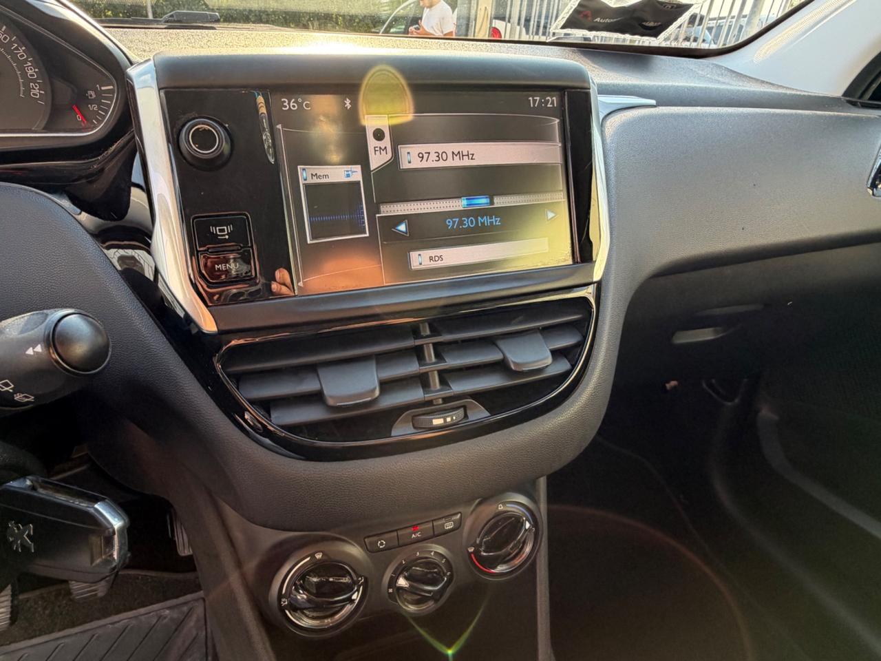 Peugeot 208 1.2 VTi 82 CV 3 porte Allure
