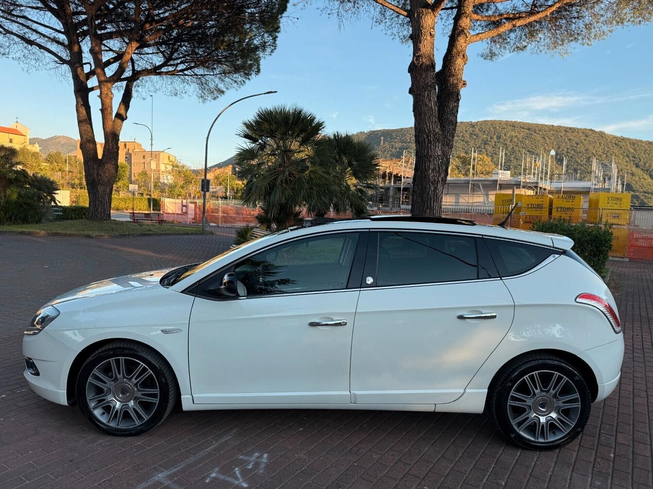 Lancia Delta 1.4 T-Jet 120 CV Gold Ecochic GPL,tetto apribile,pelle,cerchi 17,cruise control,comandi al volante,blu&me,sensori di parcheggio,full