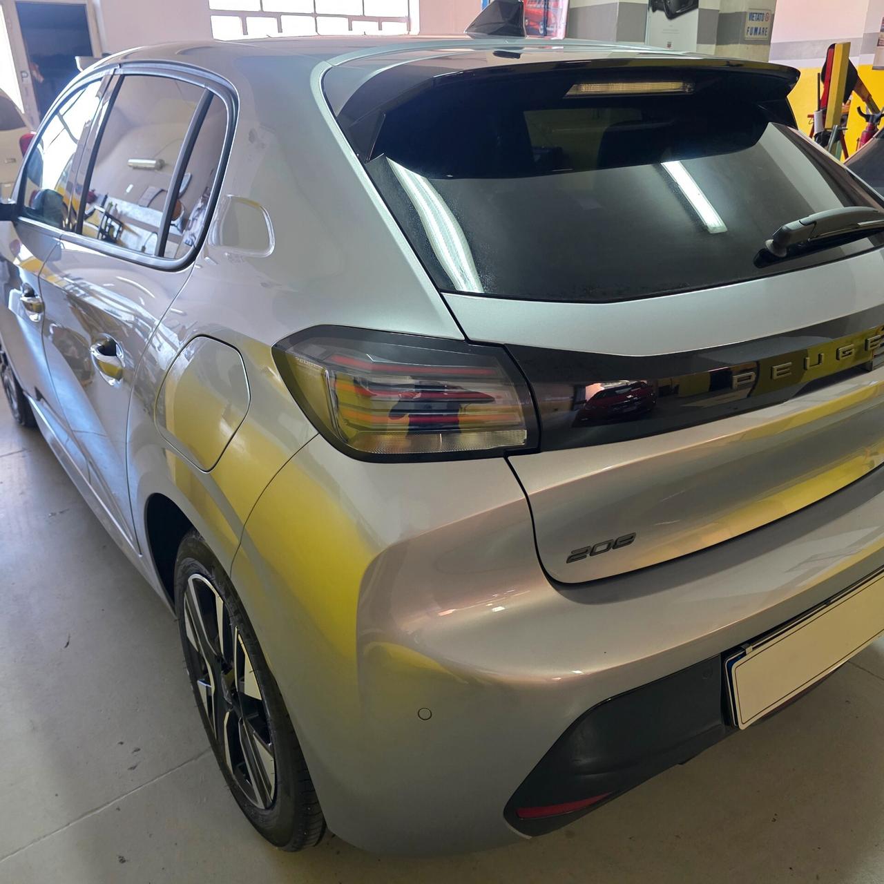 208 PureTech 100 hp 5 porte Business AZIENDALE