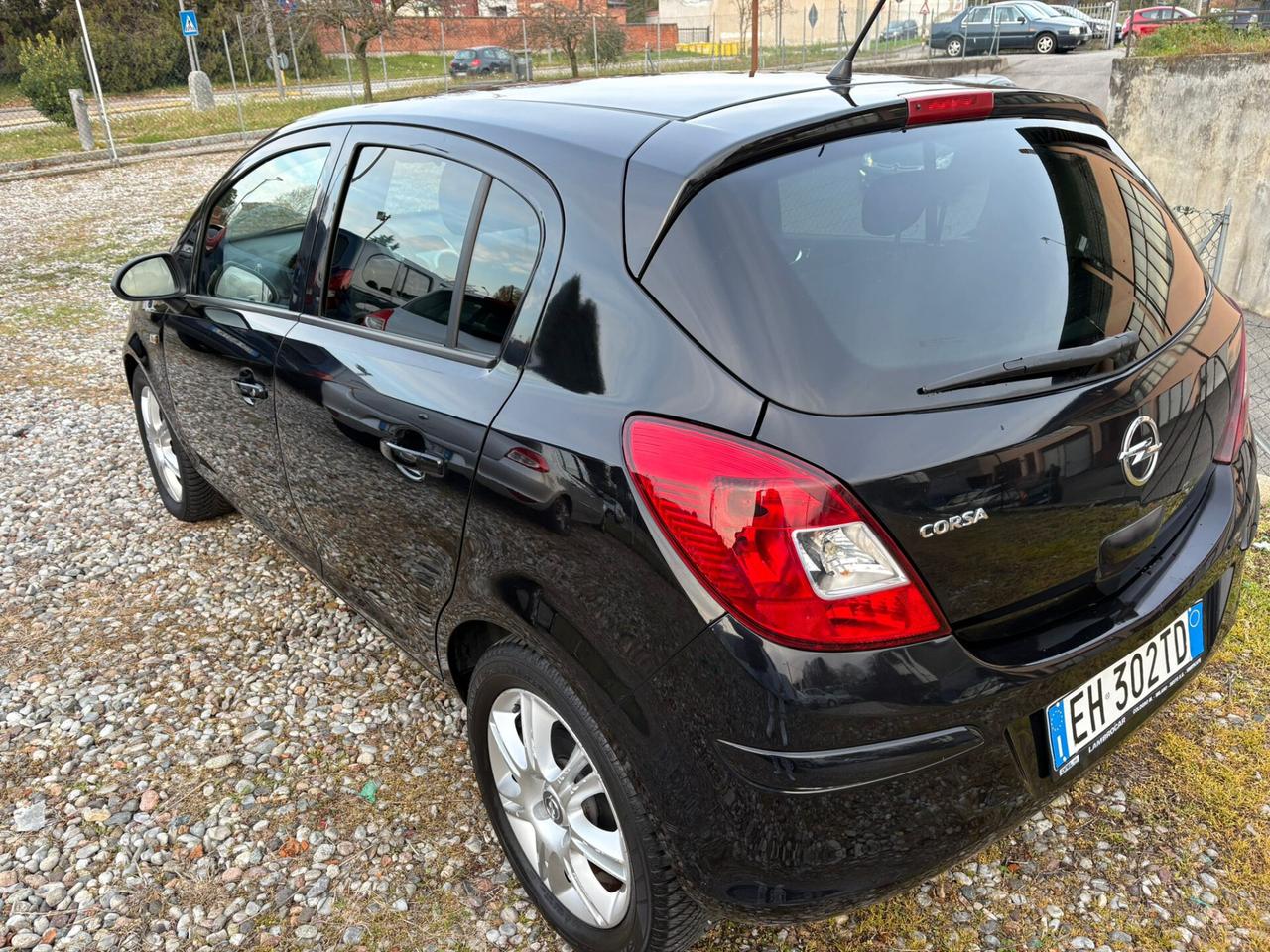 Opel Corsa 1.2 5 porte Cosmo - Ok Neopatentato
