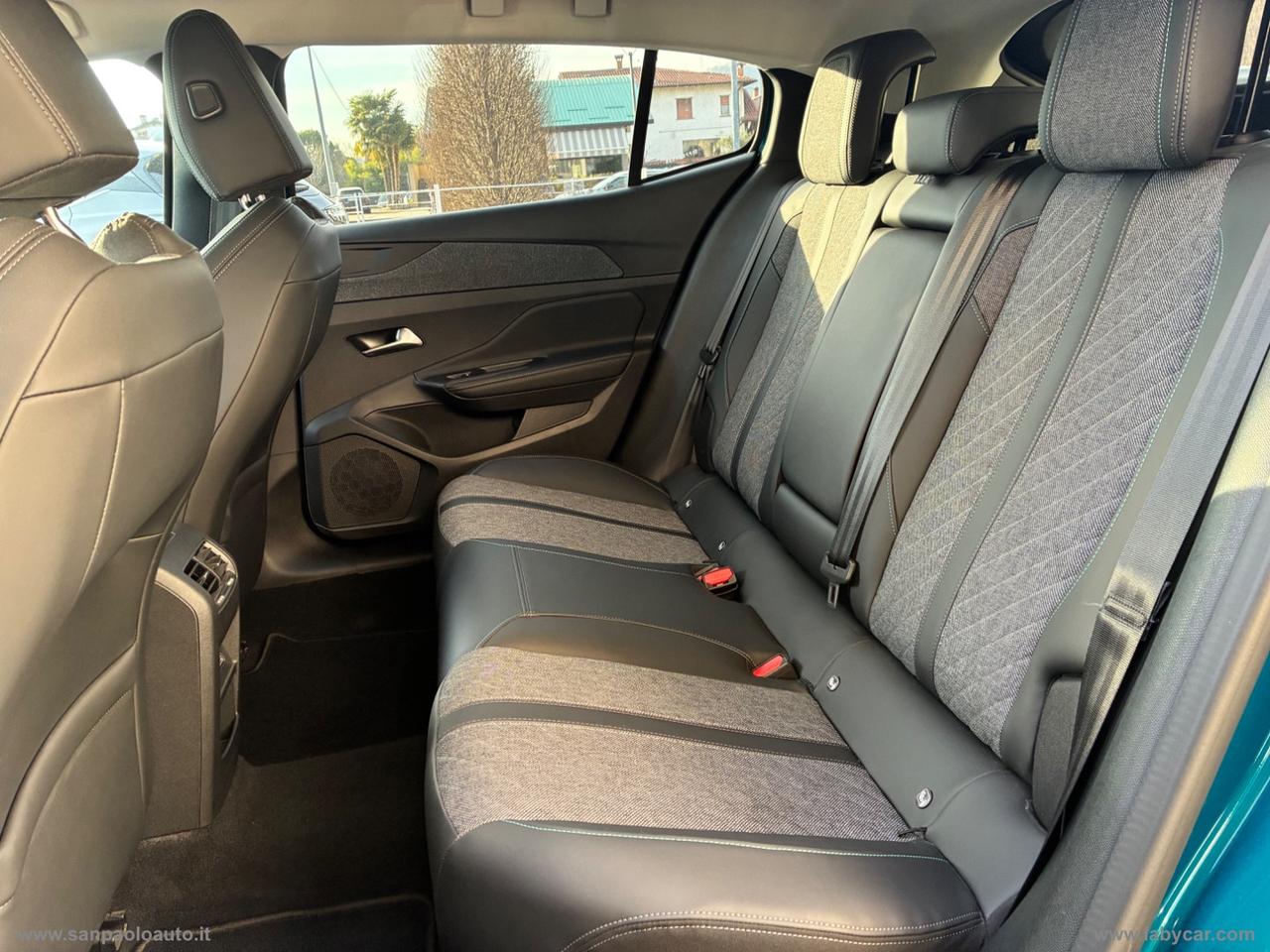 PEUGEOT 408 Hybrid 225 e-EAT8 Allure Pack