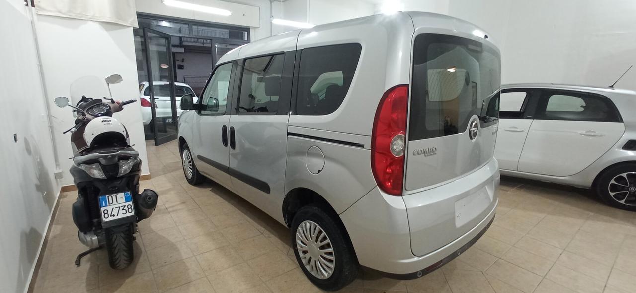 Opel Combo Tour