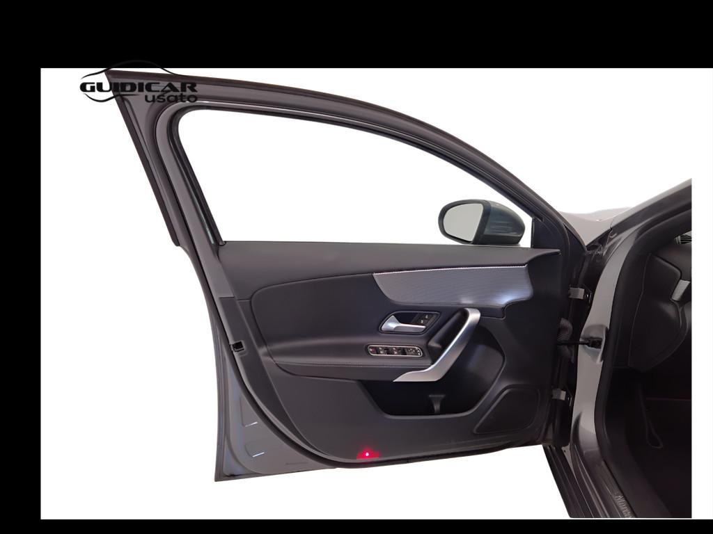 Mercedes-Benz Classe A - W177 2018 - A 180 d Sport auto