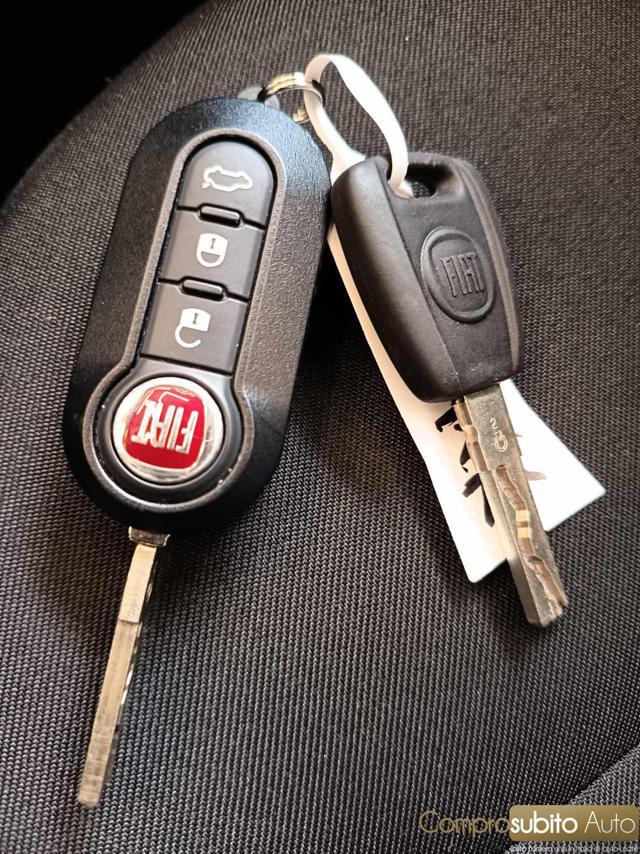 FIAT 500 1.0 Hybrid Red