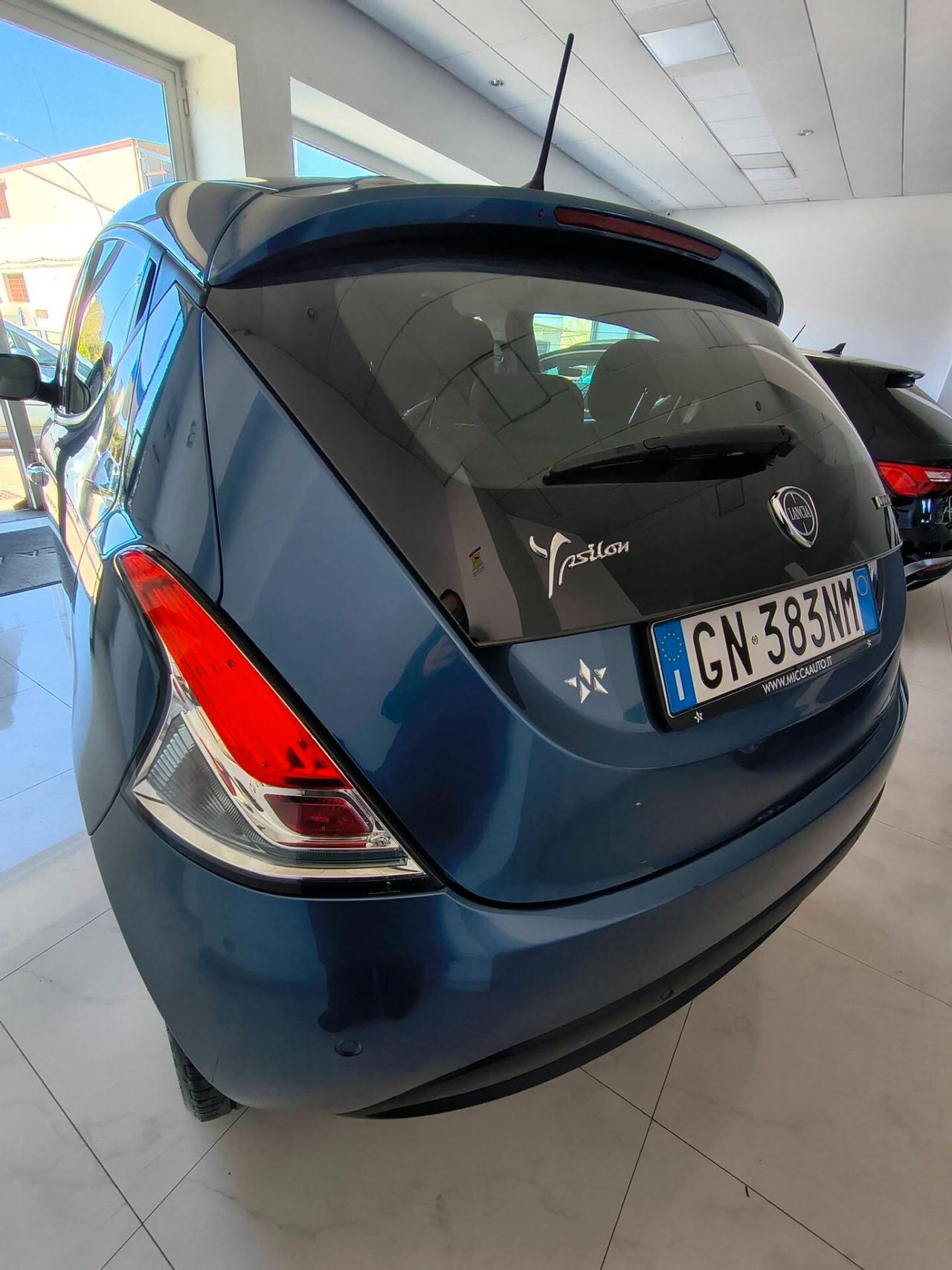 Lancia Ypsilon 1.0 FireFly 5 porte S&S Hybrid Gold