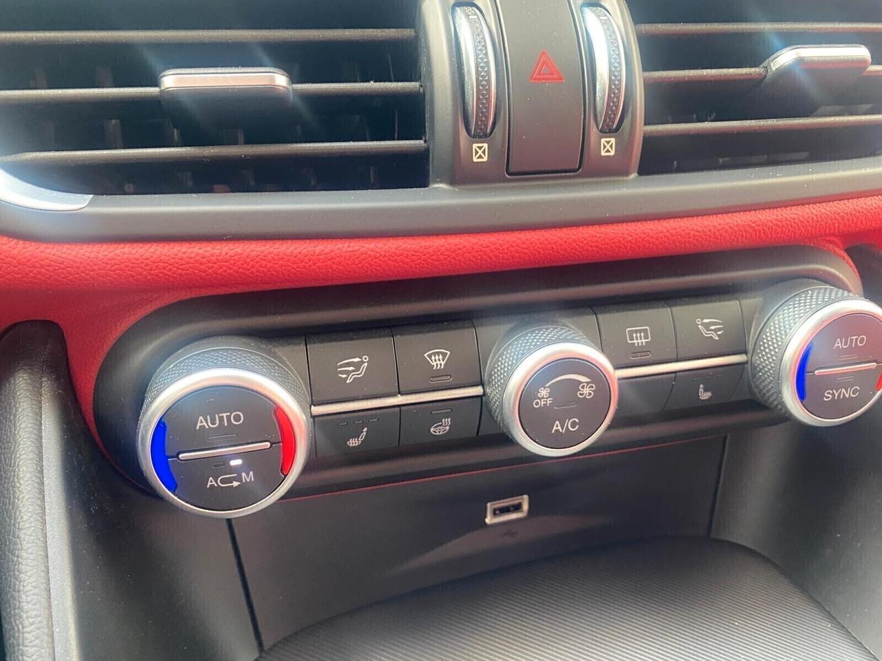 Alfa Romeo Giulia 2.2 Turbodiesel 210 CV AT8 AWD Q4 Veloce