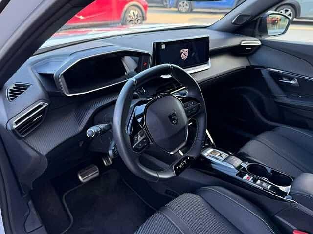Peugeot 2008 motore elettrico 136 CV GT
