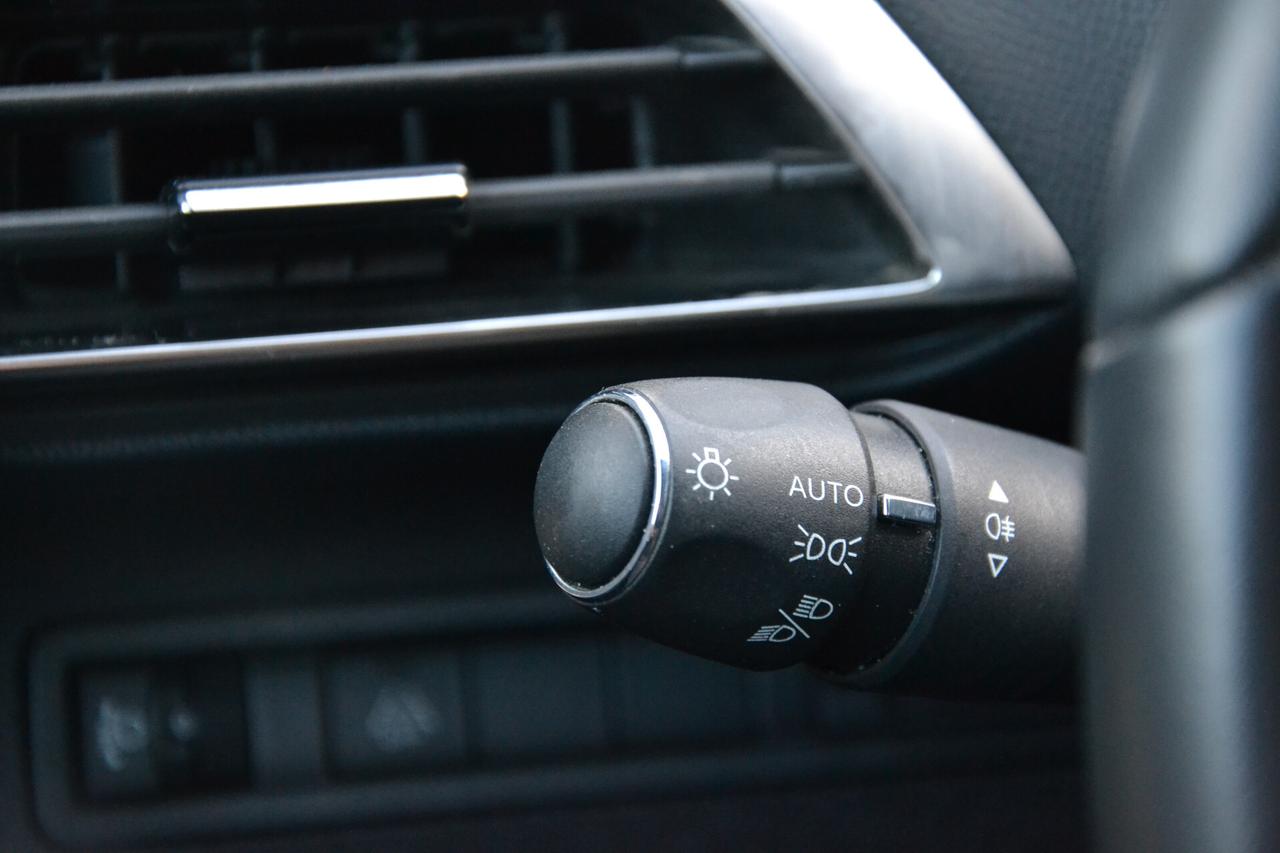 Peugeot 5008 1.5 HDi 130CV 7POSTI AUT.+NAV+LED+RCAM+PELLE+PDC