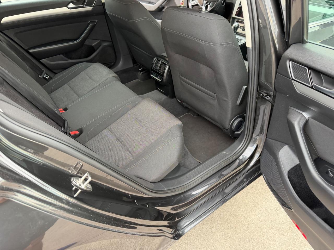 Volkswagen Passat Variant 2.0 TDI DSG Business BlueMotion Tech