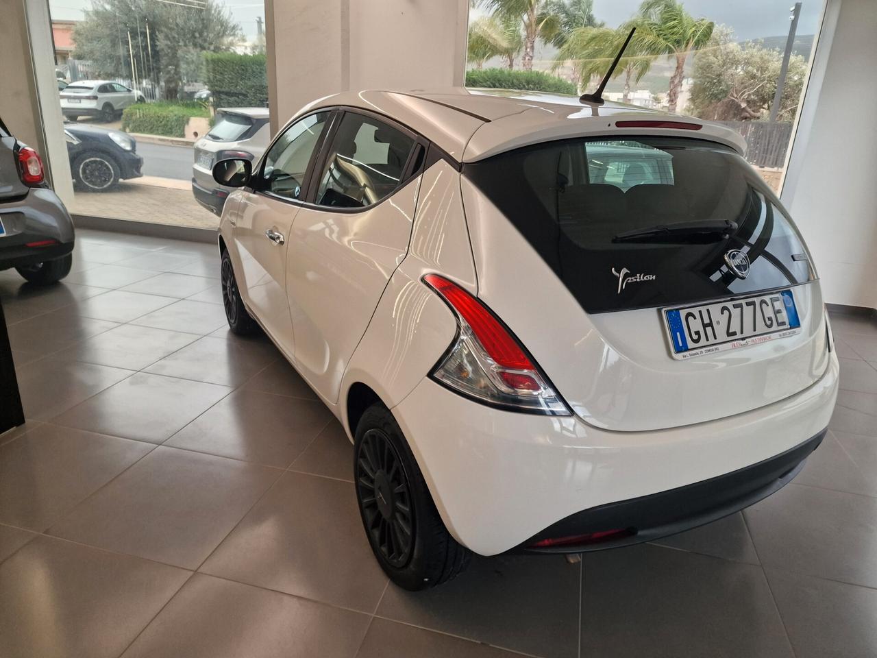 Lancia Ypsilon 1.0 FireFly 5 porte S&S Hybrid Ecochic A. Ferretti