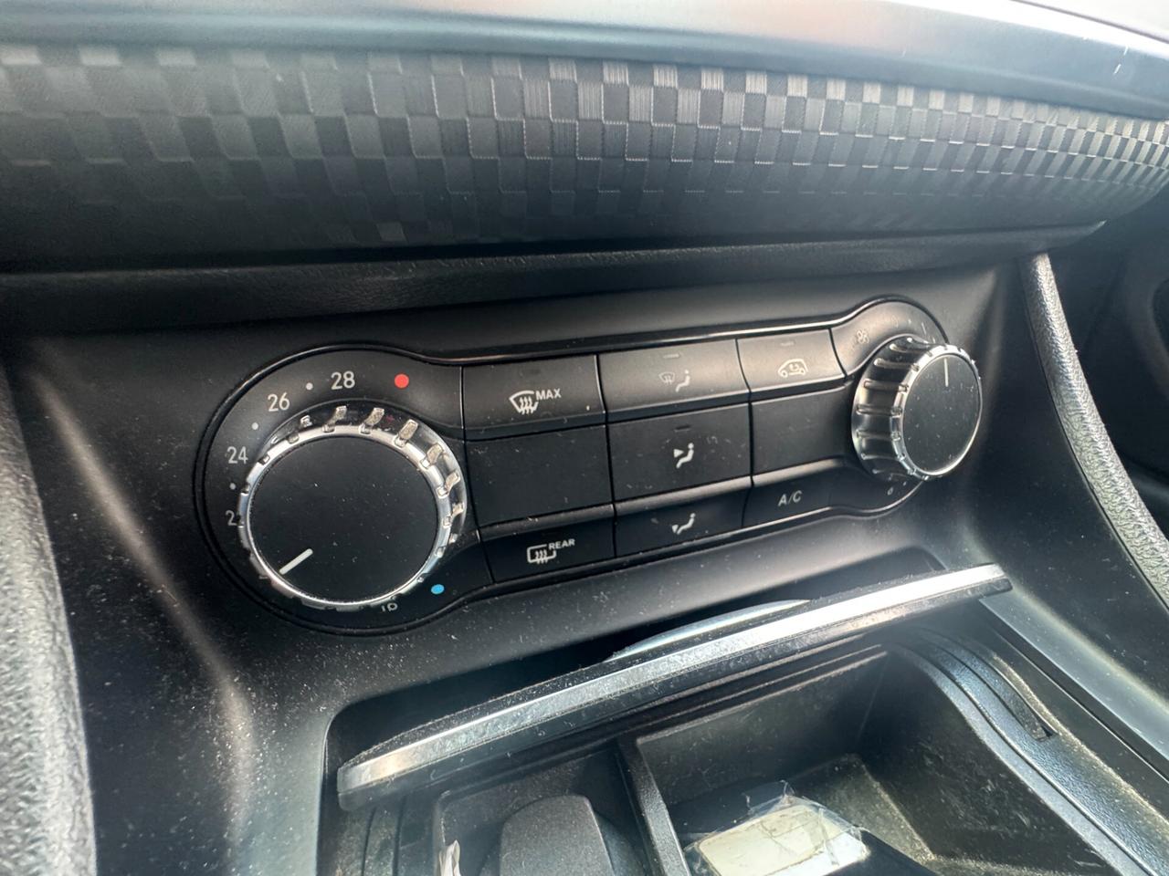 MERCEDES-BENZ A 180 d Automatic Business