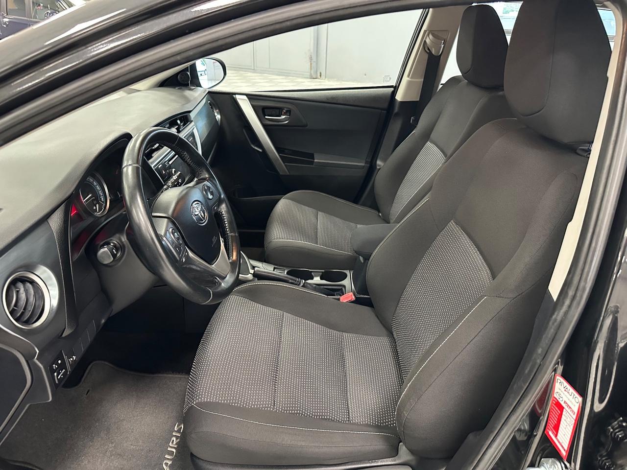 Toyota Auris 1.8 Hybrid Lounge