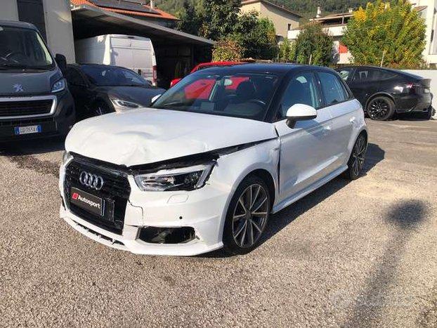 Audi A1 auto incidentata