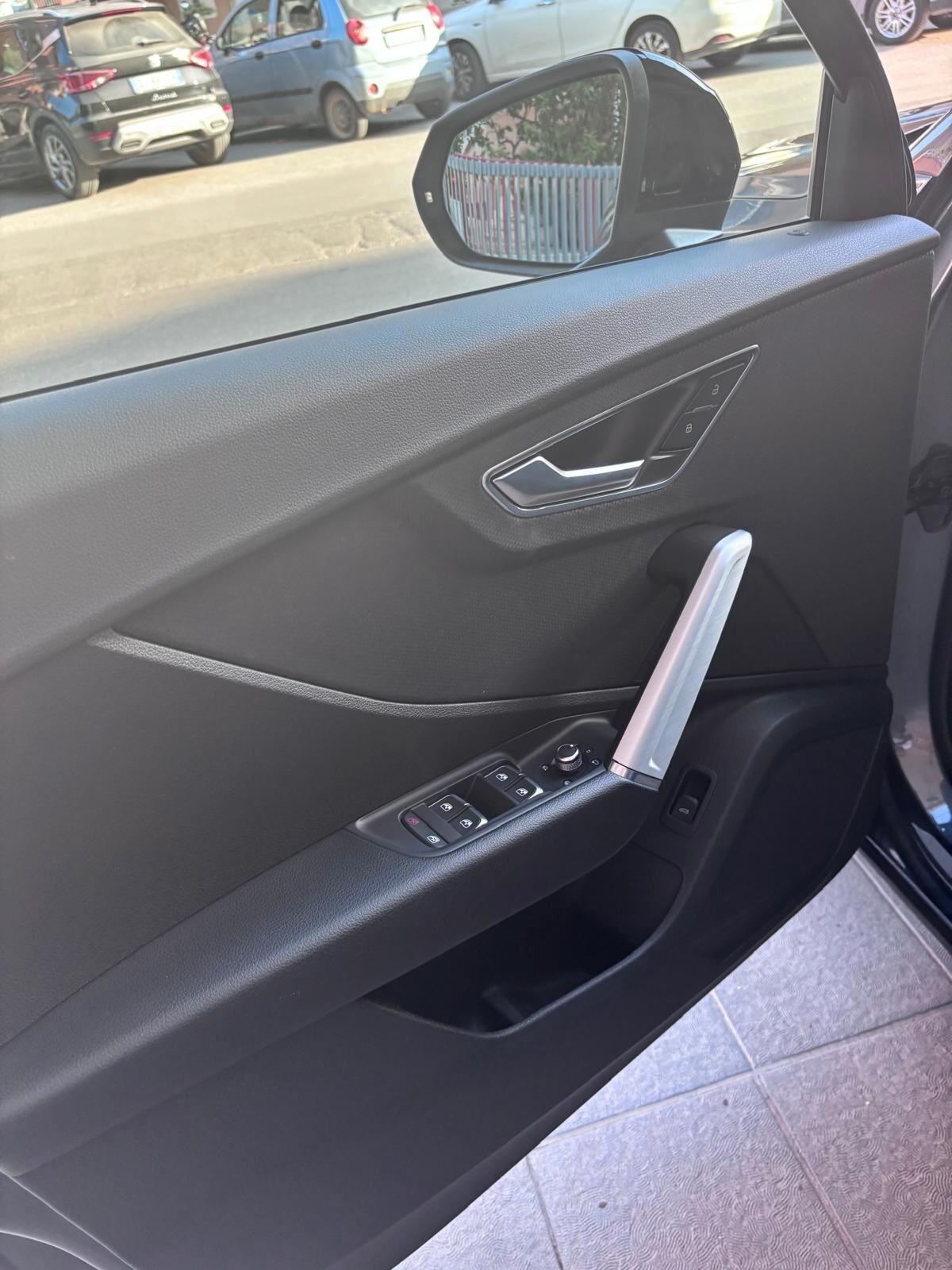 Audi Q2 35 TDI quattro S tronic Identity Black