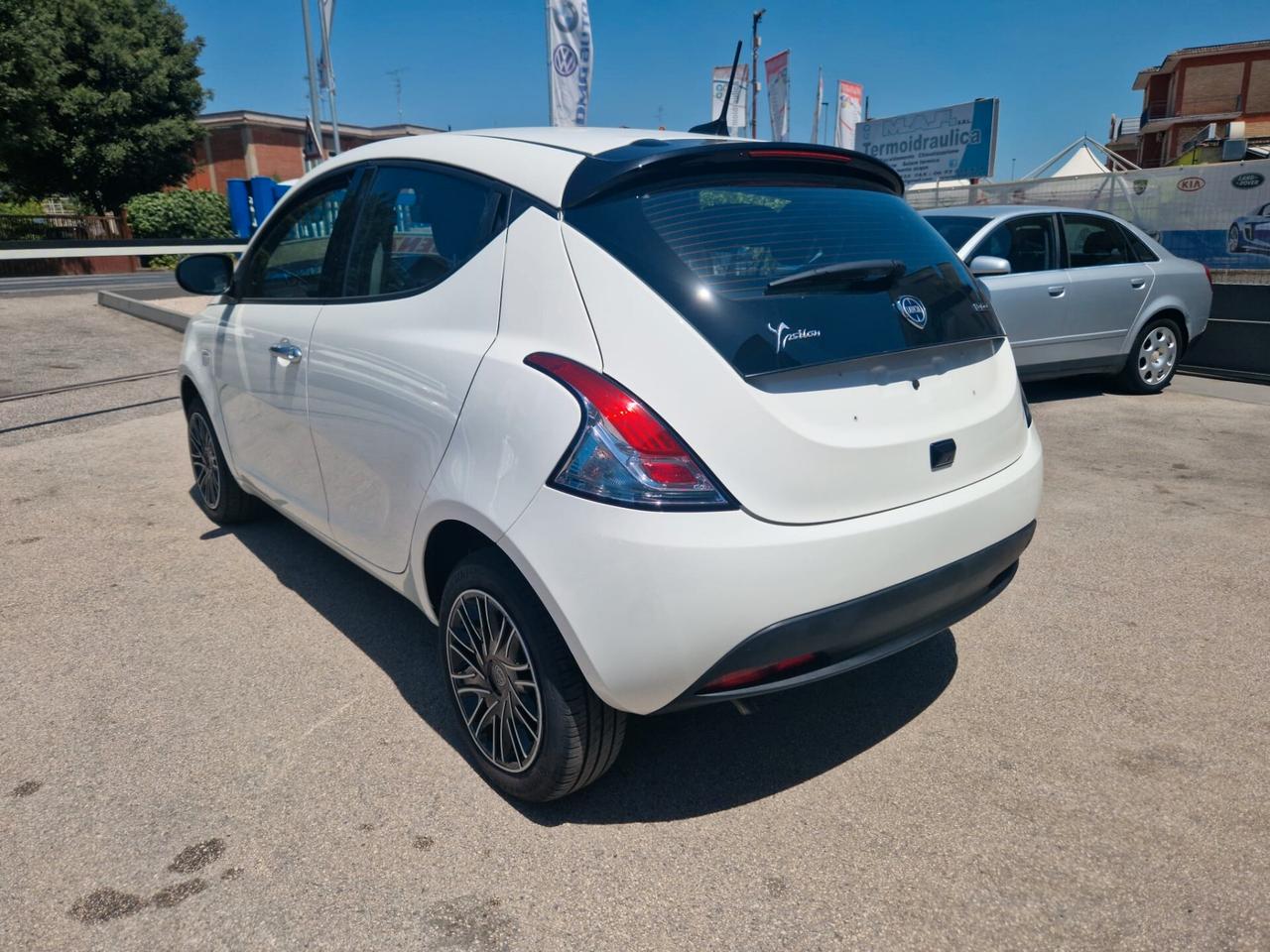 Lancia Ypsilon 1.0 FireFly 5 porte S&S Hybrid Ecochic Gold