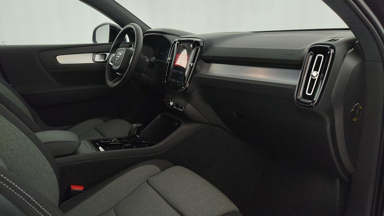 VOLVO XC40 2.0 b3 Plus Black Edition auto