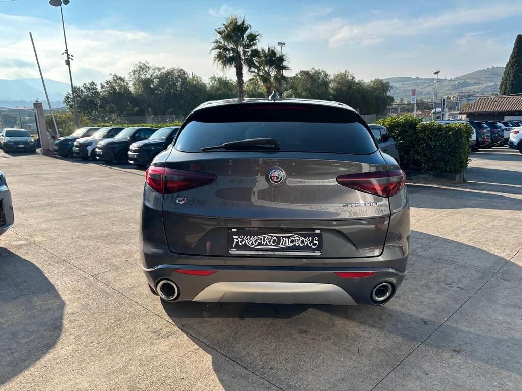 Alfa Romeo Stelvio 2.2 Turbodiesel 210 CV2018/176.00 KM Tua a soli 169 Euro al mese
