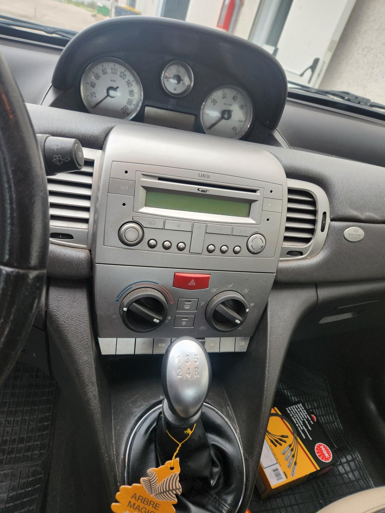 Lancia Ypsilon 1.2 Platino X NEOPATENTATI