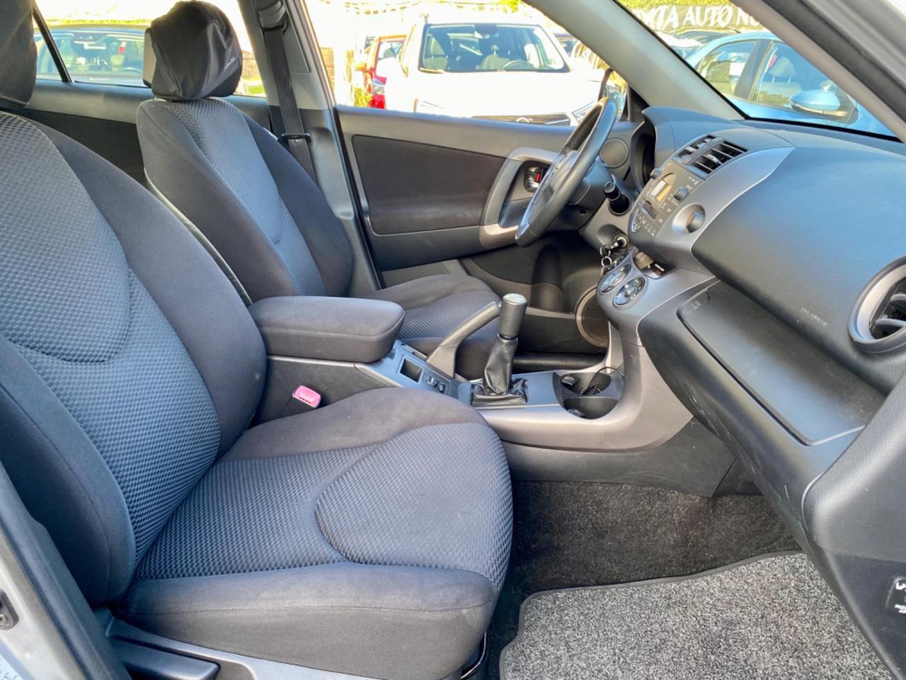 Toyota RAV 4 RAV4 2.0 Luxury