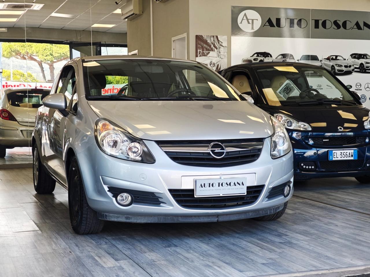 Opel Corsa 1.2 3 porte b-color