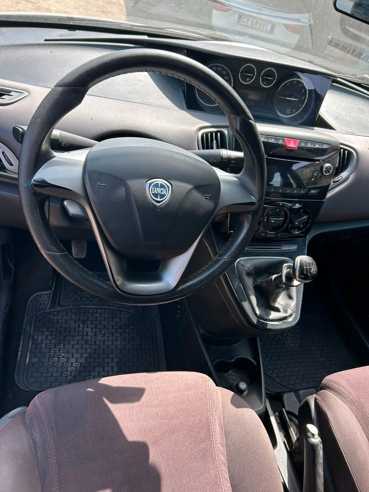 Lancia Ypsilon 1.2 69 CV Unyca VISTA E PIACIUTA