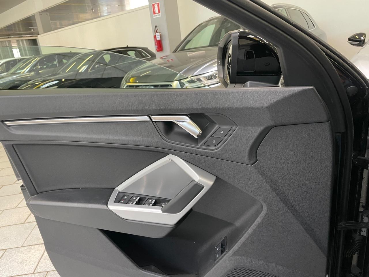Audi Q3 SPB Sportback 45 TFSI e S tronic S line Total Black