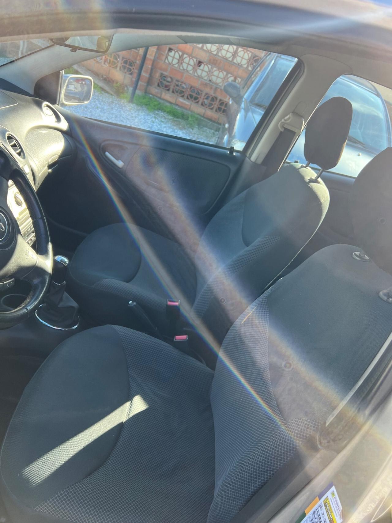 Toyota Yaris 1.3i 16V cat 5 porte Sol