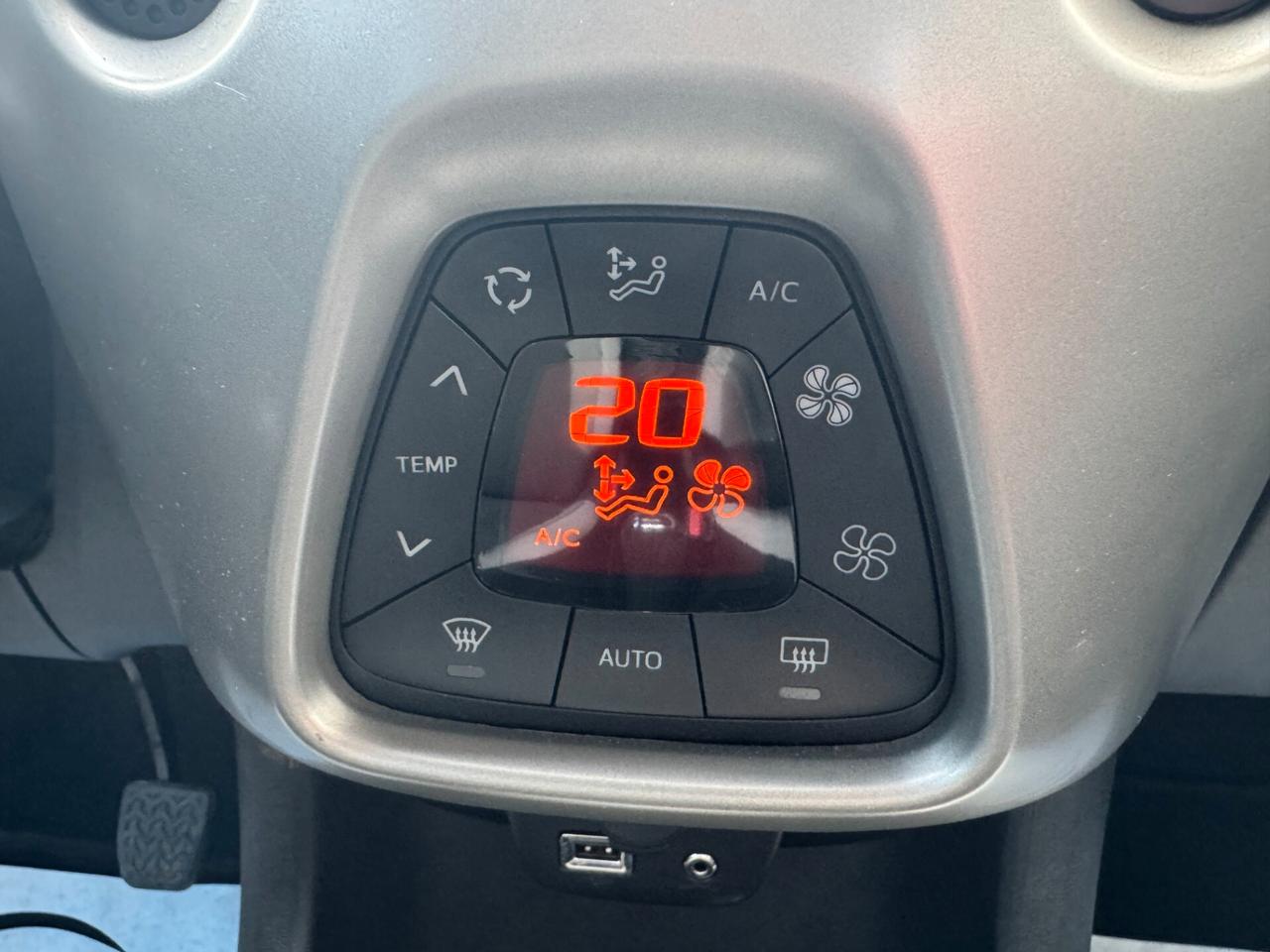 Toyota Aygo 1.0 VVT-i 69 CV 5 porte x-play MMT AUTOMATICA