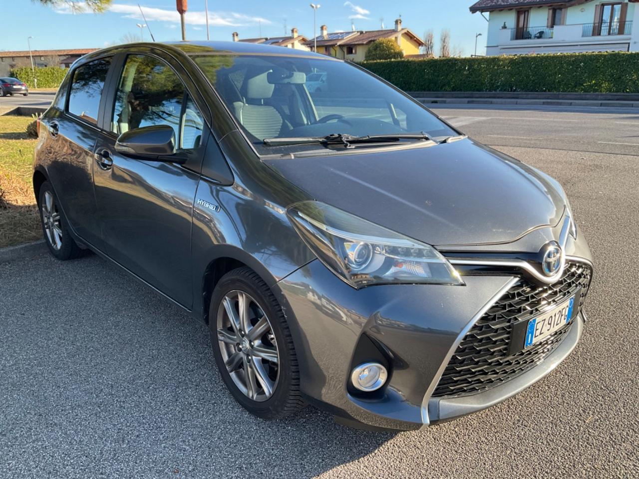 Toyota Yaris 1.5 Hybrid 5 porte by Glamour