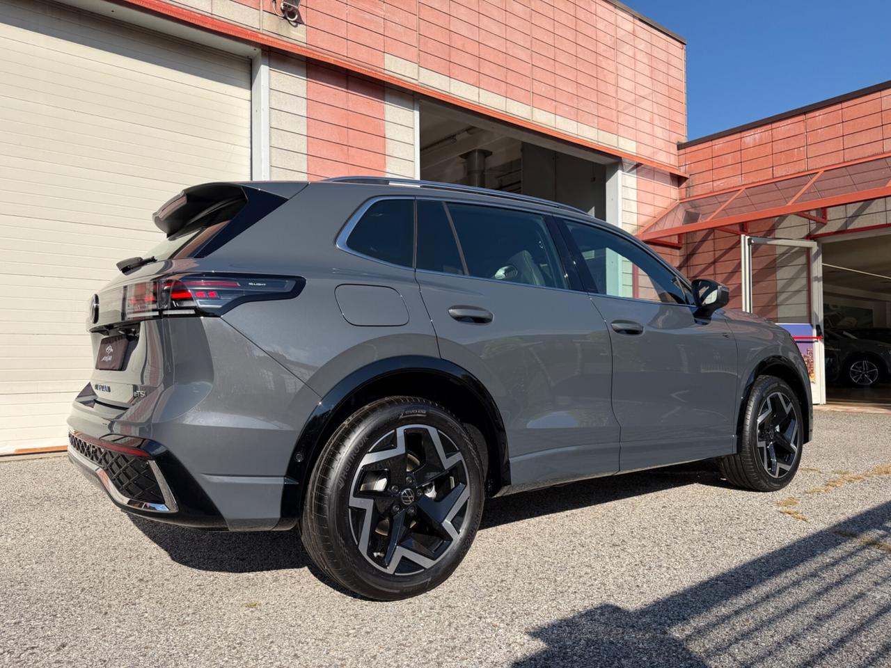 Volkswagen Tiguan new 150 CV DSG R-Line GANCIO TRAINO