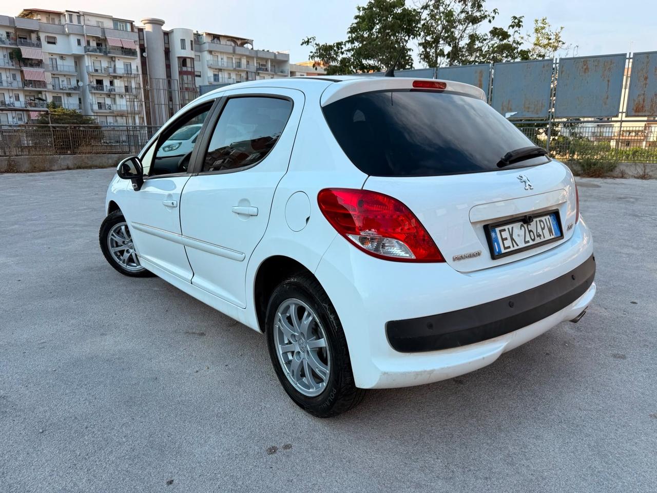 Peugeot 207 1.4 8V 75CV 5p. Active con km 70 mila