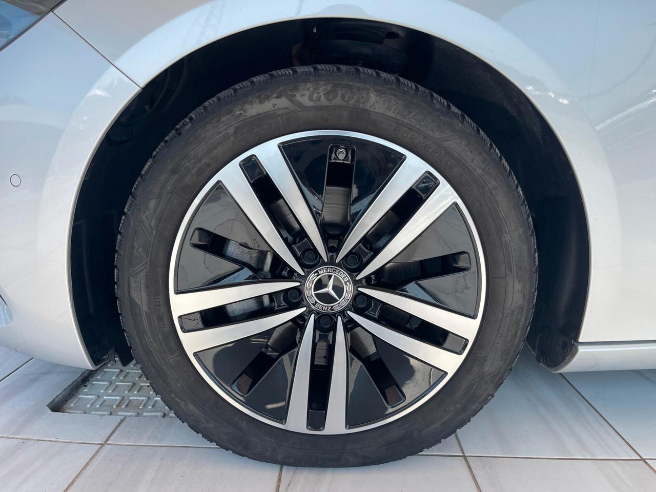 MERCEDES Classe B (W247) B 200 d Automatic ...