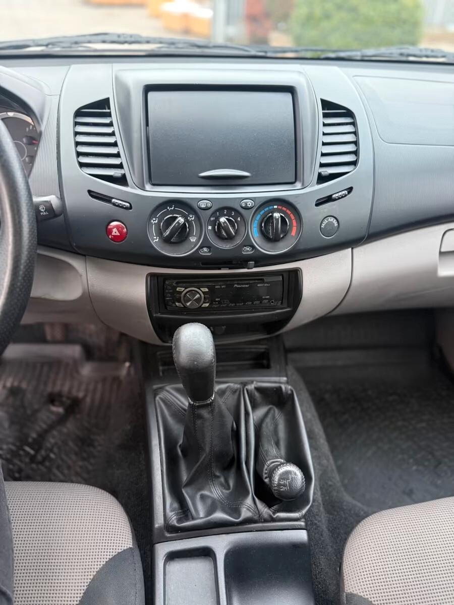 Mitsubishi L200 DC Invite 4WD aria condizionata