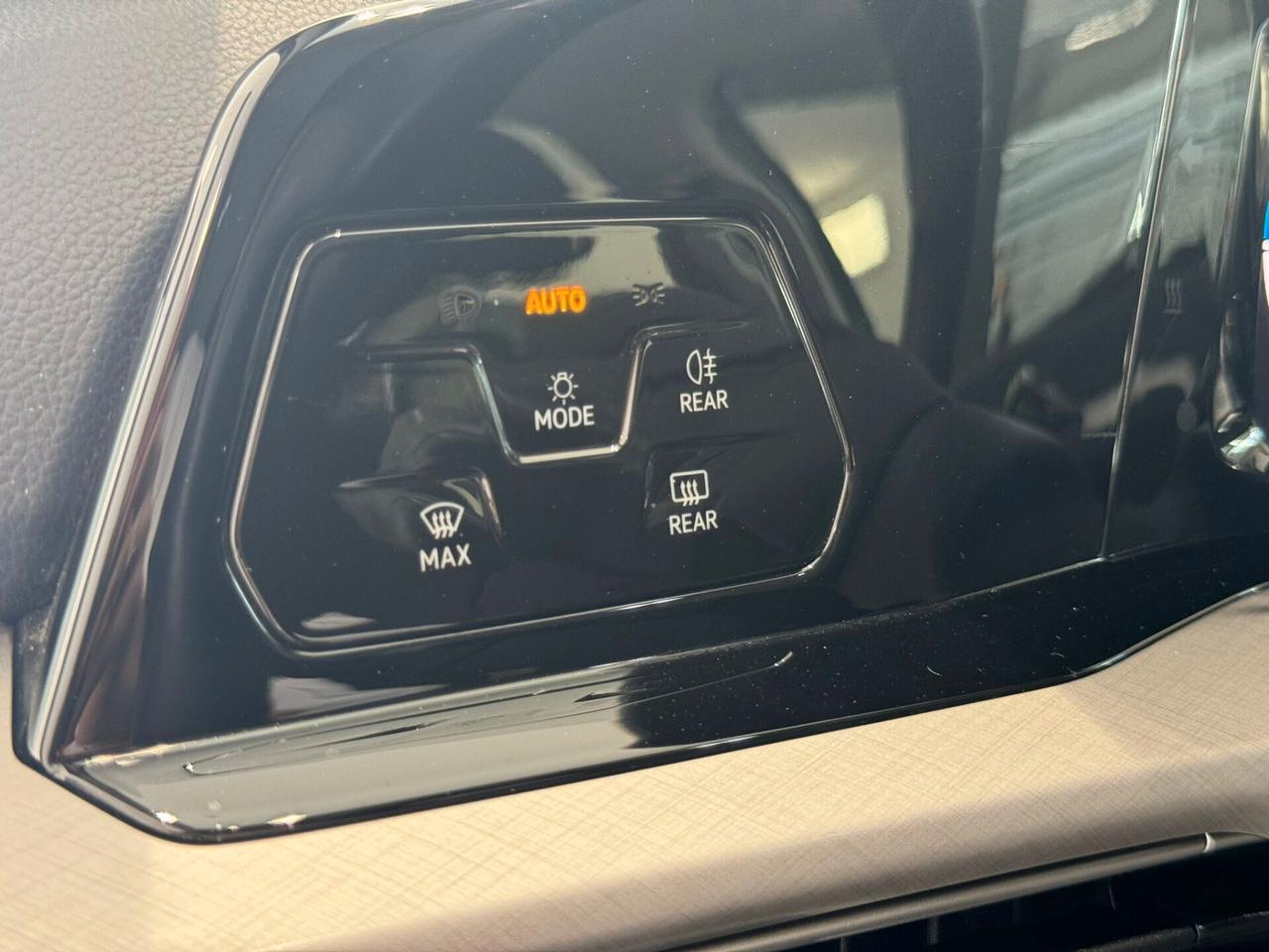 VOLKSWAGEN GOLF 2.0 TDI 116 CV UNI PROPIETARIO 2021