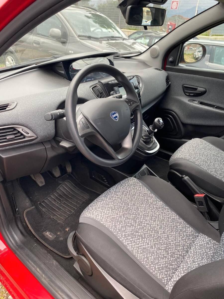 Lancia Ypsilon 1.0 FireFly 5 porte S&S Hybrid Silver