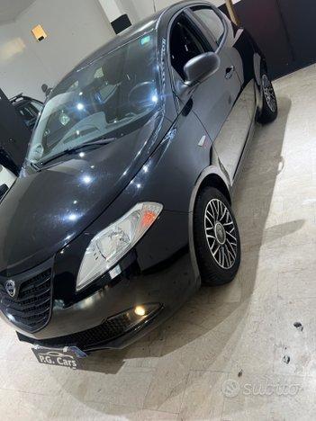 Lancia Ypsilon 1.3 MJT 16V 95 CV 5 porte S&S S Mom