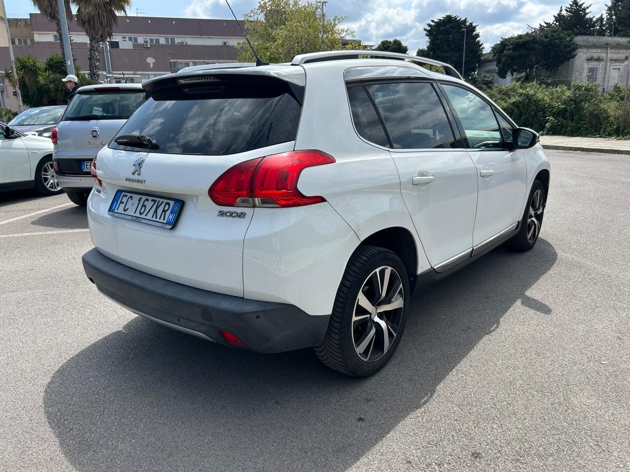 Peugeot 2008 BlueHDi 100 Allure